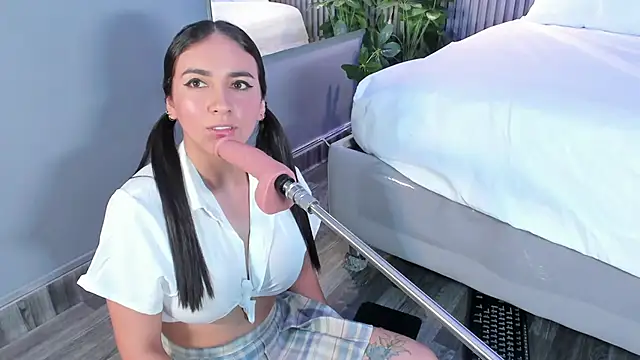 Snapshot of MaluDiaz chatting on 27, 10, 2025 MaluDiaz online show from 27, 10, 2025