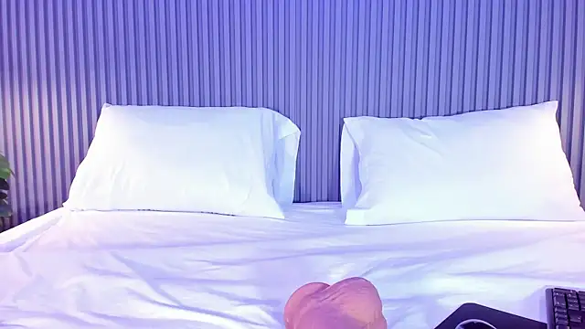 Snapshot of MaluDiaz chatting on 30, 10, 2025 MaluDiaz online show from 30, 10, 2025