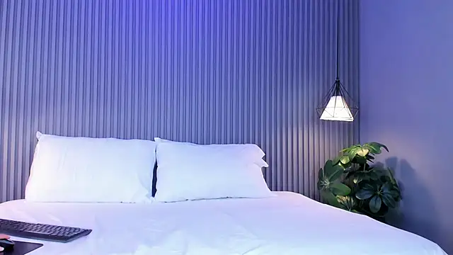 Snapshot of MaluDiaz chatting on 14, 11, 2025 MaluDiaz online show from 14, 11, 2025