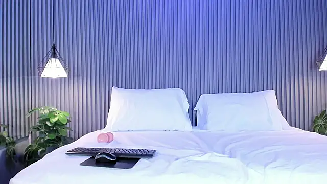 Snapshot of MaluDiaz chatting on 10, 10, 2025 MaluDiaz online show from 10, 10, 2025