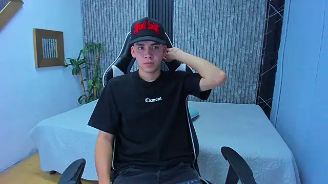 Mike 0233  online show from 1, 11, 2025