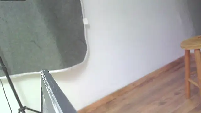 carolinesampaio online show from 4, 2, 2025