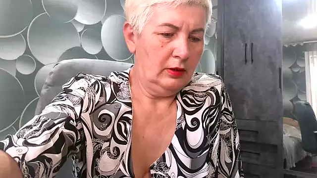 NicoleOlla online show from 3, 10, 2025