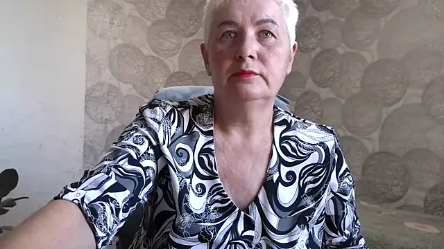 NicoleOlla online show from 18, 10, 2025