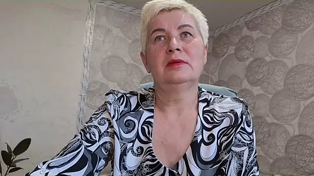 NicoleOlla online show from 28, 10, 2025