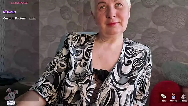 NicoleOlla online show from 2, 4, 2026