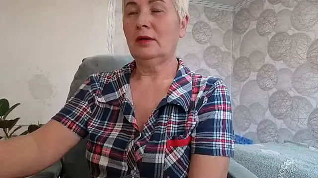 NicoleOlla online show from 10, 11, 2025