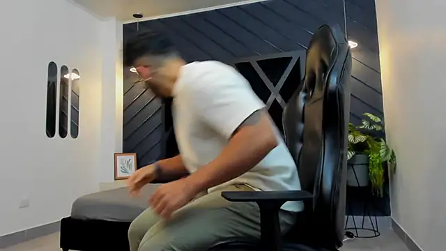 Liam Kleiin online show from 9, 10, 2025