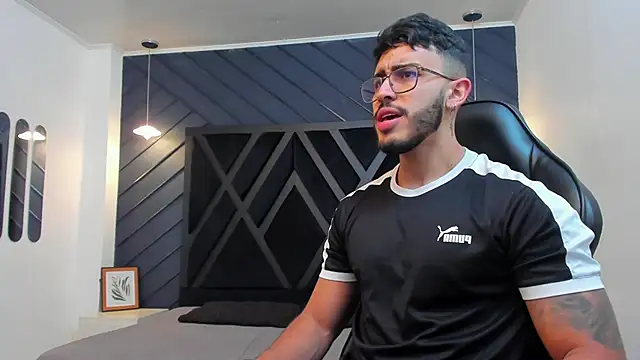 Liam Kleiin online show from 4, 11, 2025