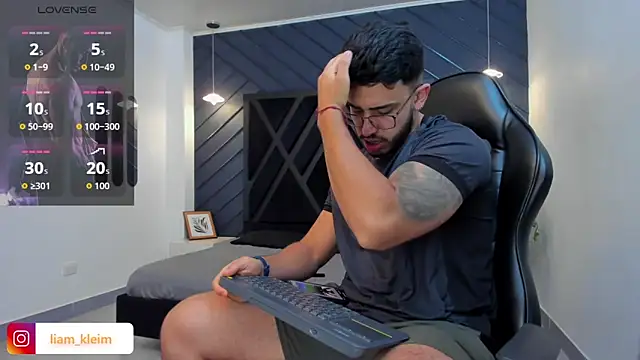 Liam Kleiin online show from 28, 10, 2025