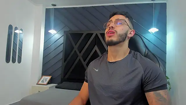 Liam Kleiin online show from 11, 11, 2025