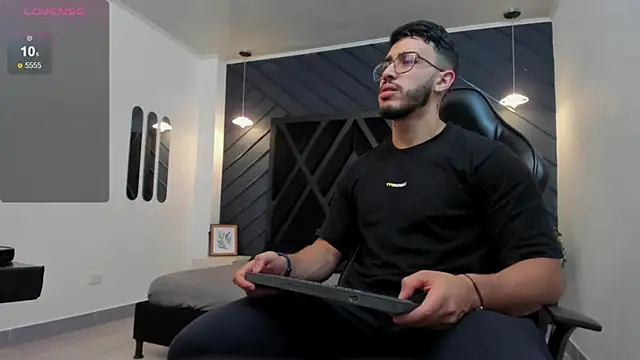 Liam Kleiin online show from 27, 10, 2025