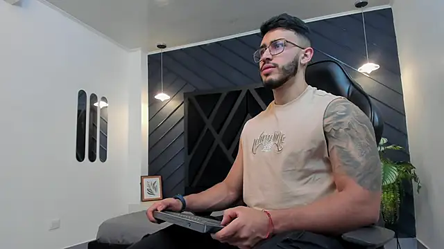 Liam Kleiin online show from 2, 11, 2025