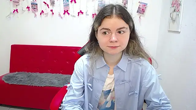 Snapshot of TinaRedly chatting on 23, 5, 2026 TinaRedly online show from 23, 5, 2026