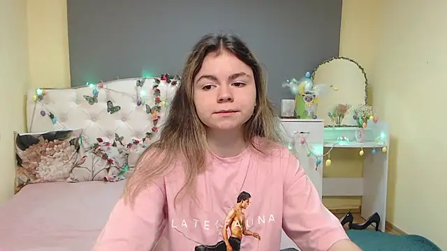 TinaRedly online show from 5, 4, 2026