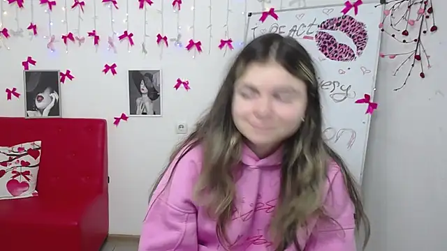 TinaRedly online show from 5, 3, 2026