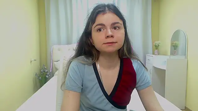 Snapshot of TinaRedly chatting on 27, 5, 2026 TinaRedly online show from 27, 5, 2026