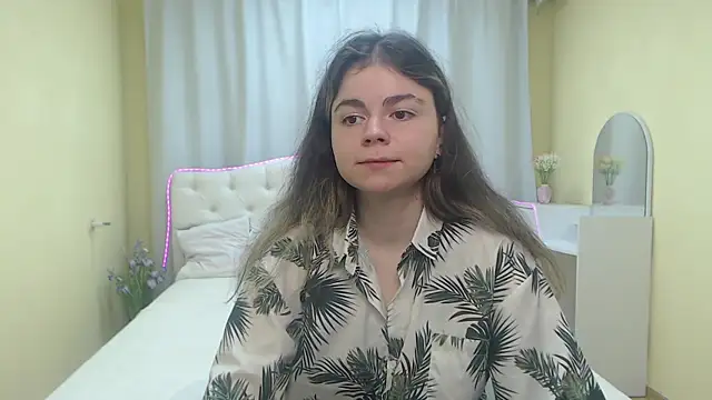 Snapshot of TinaRedly chatting on 25, 5, 2026 TinaRedly online show from 25, 5, 2026