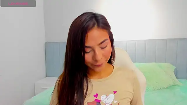 Snapshot of amira_cute2 chatting on 8, 10, 2025 amira cute2 online show from 8, 10, 2025