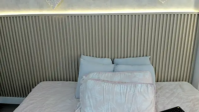 charlottebrowns  online show from 14, 2, 2026