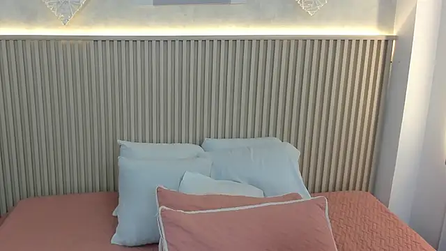 charlottebrowns  online show from 18, 12, 2025