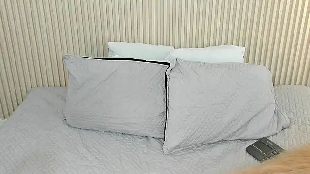 Snapshot of charlottebrowns_ chatting on 2, 6, 2026 charlottebrowns online show from 2, 6, 2026