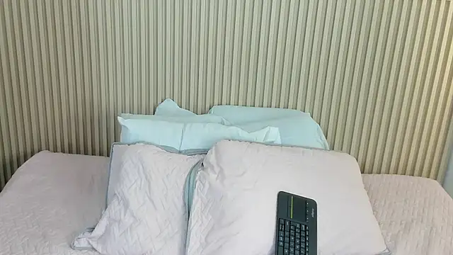 charlottebrowns  online show from 19, 12, 2025