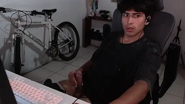 Snapshot of Thieves9 chatting on 12, 10, 2025 Thieves9 online show from 12, 10, 2025