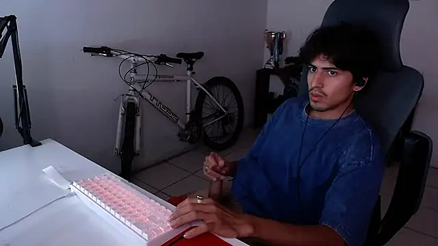 Snapshot of Thieves9 chatting on 10, 11, 2025 Thieves9 online show from 10, 11, 2025