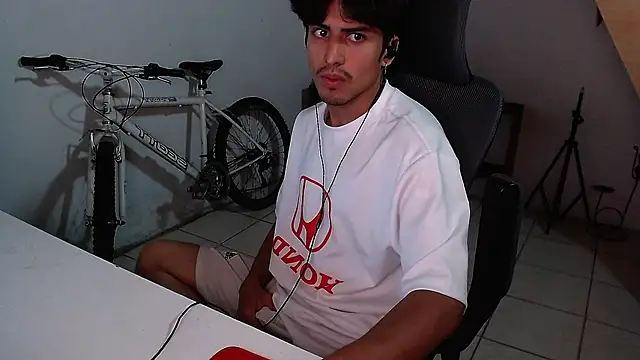 Snapshot of Thieves9 chatting on 18, 10, 2025 Thieves9 online show from 18, 10, 2025