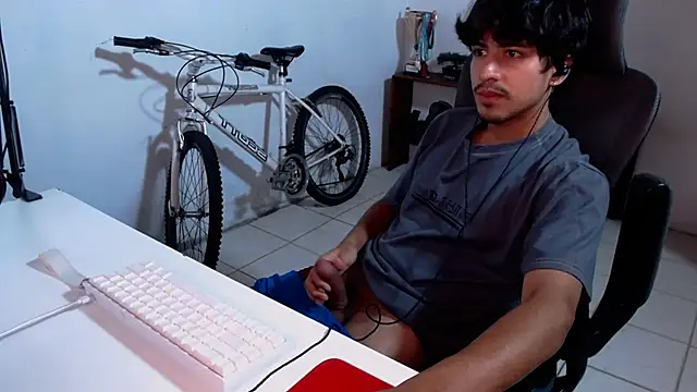 Snapshot of Thieves9 chatting on 13, 11, 2025 Thieves9 online show from 13, 11, 2025