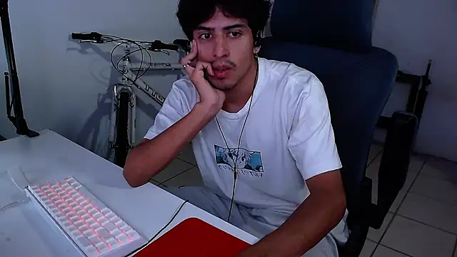 Snapshot of Thieves9 chatting on 28, 10, 2025 Thieves9 online show from 28, 10, 2025