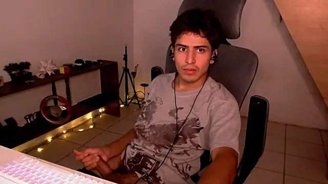 Snapshot of Thieves9 chatting on 4, 12, 2025 Thieves9 online show from 4, 12, 2025