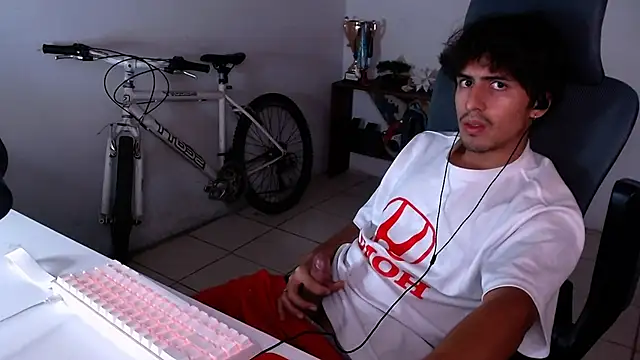 Snapshot of Thieves9 chatting on 9, 11, 2025 Thieves9 online show from 9, 11, 2025