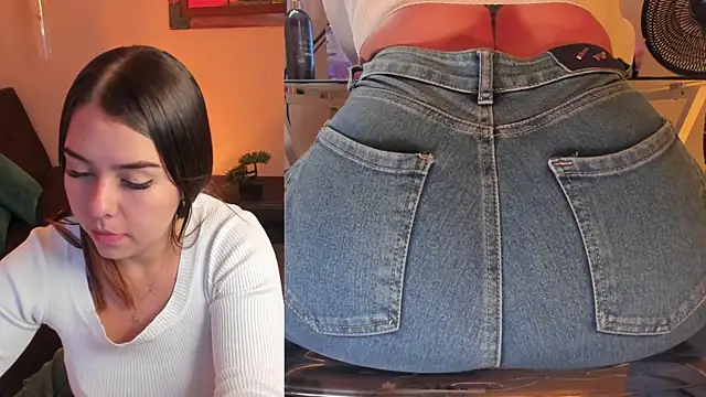 Snapshot of ArianaBaker chatting on 7, 11, 2025 ArianaBaker online show from 7, 11, 2025