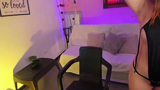 Snapshot of ArianaBaker chatting on 20, 10, 2025 ArianaBaker online show from 20, 10, 2025