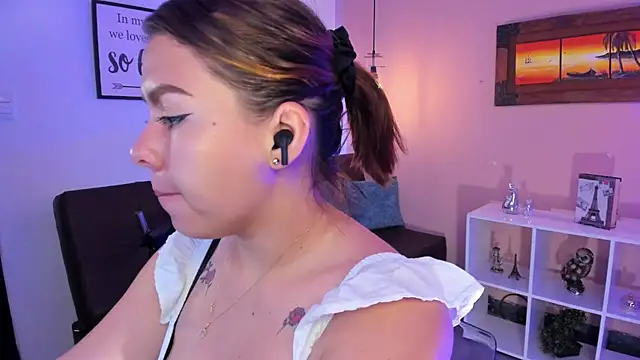 ArianaBaker online show from 28, 2, 2025