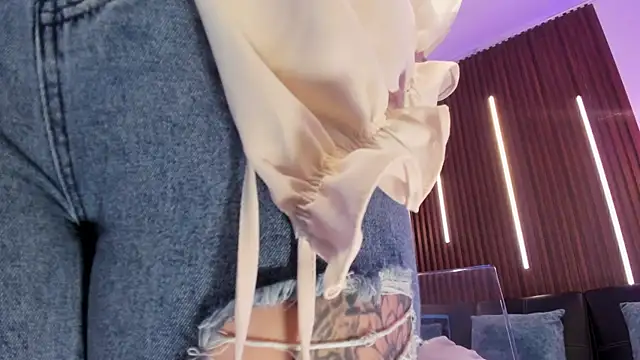 ArianaBaker online show from 19, 12, 2025