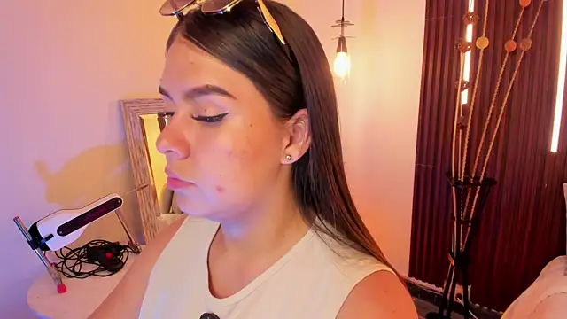 ArianaBaker online show from 17, 4, 2026