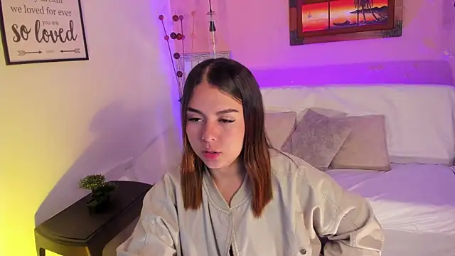 Snapshot of ArianaBaker chatting on 19, 10, 2025 ArianaBaker online show from 19, 10, 2025