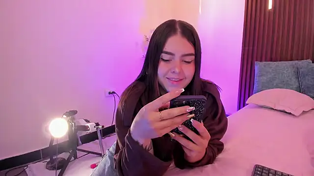 ArianaBaker online show from 6, 2, 2026