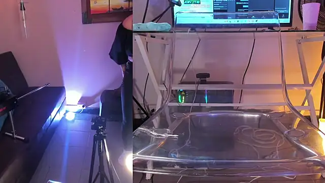 Snapshot of ArianaBaker chatting on 15, 11, 2025 ArianaBaker online show from 15, 11, 2025