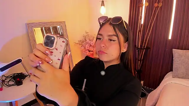 ArianaBaker online show from 16, 4, 2026