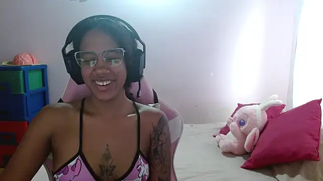 TiffanyRoouse online show from 17, 2, 2025