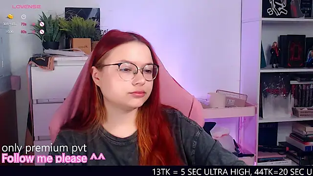 Snapshot of me__hanna chatting on 11, 11, 2025 me hanna online show from 11, 11, 2025