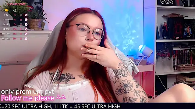 Snapshot of me__hanna chatting on 16, 11, 2025 me hanna online show from 16, 11, 2025