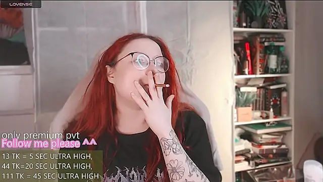 Snapshot of me__hanna chatting on 4, 5, 2026 me hanna online show from 4, 5, 2026