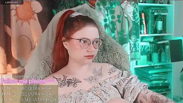 Snapshot of me__hanna chatting on 28, 5, 2026 me hanna online show from 28, 5, 2026
