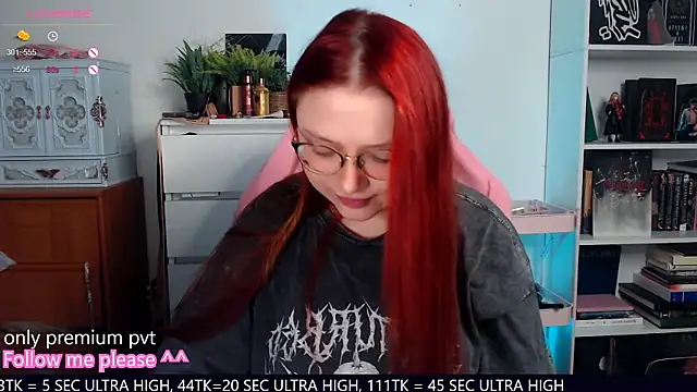 Snapshot of me__hanna chatting on 7, 11, 2025 me hanna online show from 7, 11, 2025