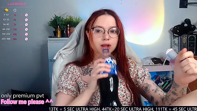 Snapshot of me__hanna chatting on 22, 10, 2025 me hanna online show from 22, 10, 2025